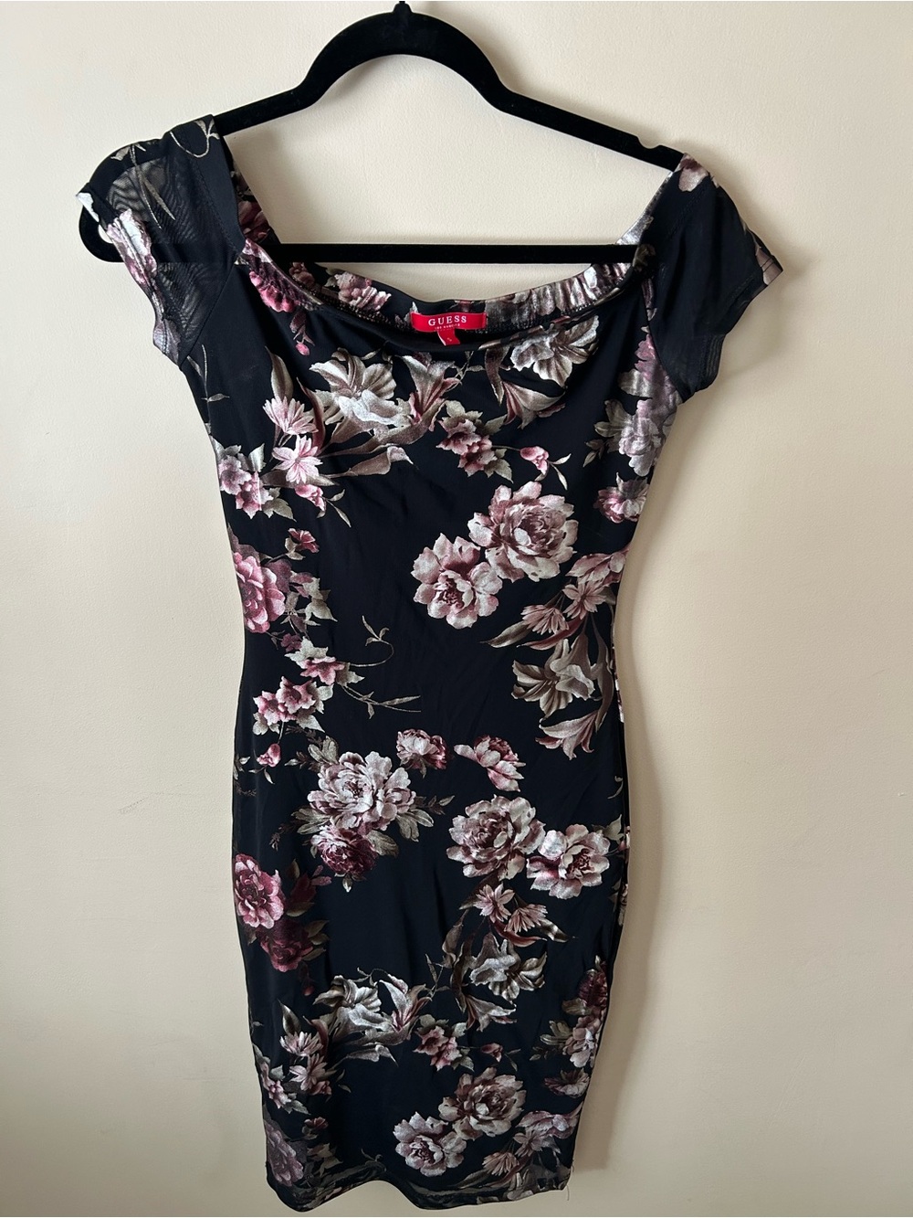 GUESS Black Bodycon Dress with Floral Print